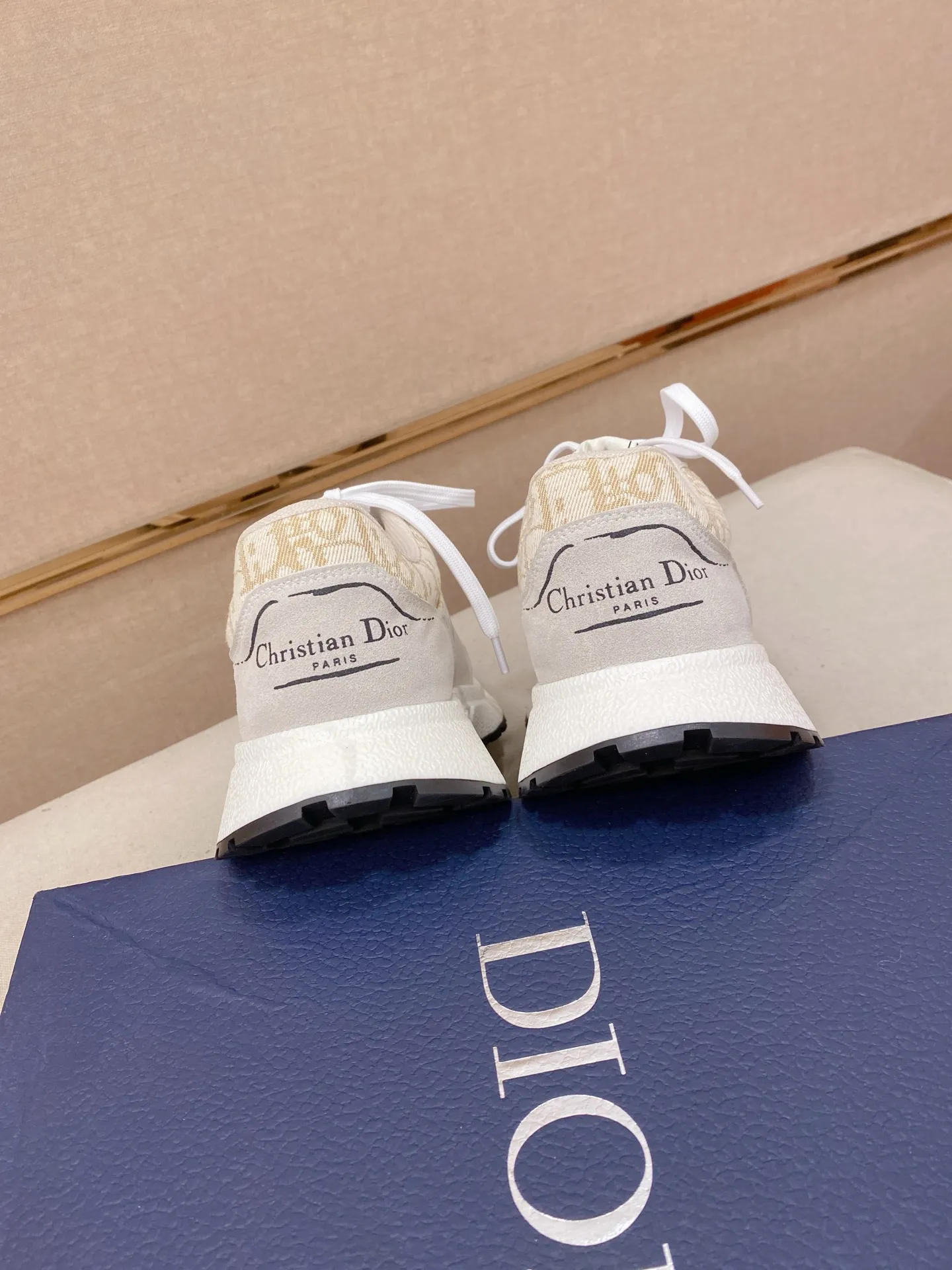 Men's shoes💰 462💰🇮🇹🇮🇹Dior d The new model is on sale at the same time at the counter. The upper 🇮🇹 is imported Italian first-layer cowhide, and the lining is fully imported sheepskin 💪💪. It is a complete 1⃣️ to 1⃣️ replica 🇮🇹💪💪, ⚠ Sole: The original sole is specially provided by the original factory. The exclusive movable molded sole is super comfortable. ⚠Original factory single goods, 🔍🔍high quality, you can enter and leave the counter at will, welcome to compare⚠. Code number: 38-44. Can be customized 45-46